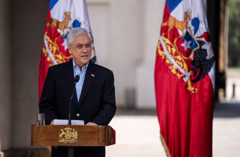 El presidente Sebastián Piñera anunció un bono de "alivio" para 1,3 millones de familias chilenas