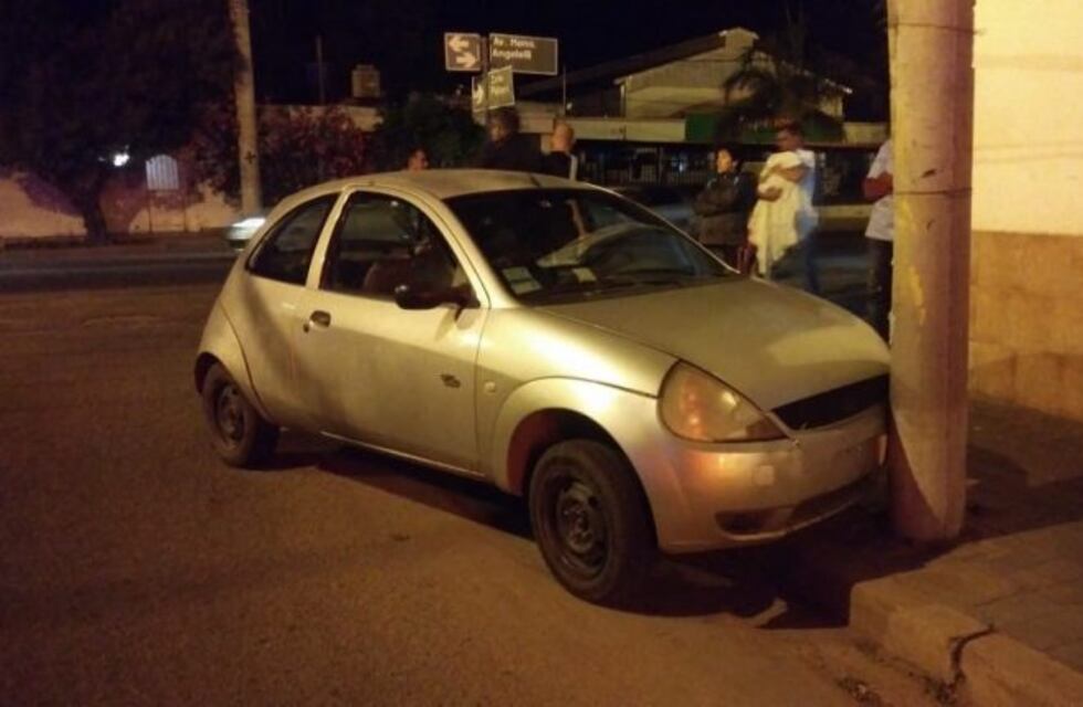 Se recupera mujer y su bebé tras el choque con un poste