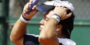 RG11 PARu00cdS (FRANCIA), 30/05/2017.- El tenista argentino Carlos Berlocq durante el partido de primera ronda de Roland Garros disputado ante el ucraniano Alexandr Dolgopolov en Paru00eds, Francia, hoy, 30 de mayo de 2017. EFE/ETIENNE LAURENT