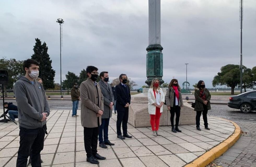Javkin ratificó "modalidad virtual" y anticipó un "acto sencillo" del Día de la Bandera