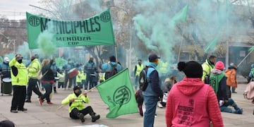 Empleados municipales de la Ciudad de Mendoza se maifiestan con ATE\u002E Piden apertura de paritarias