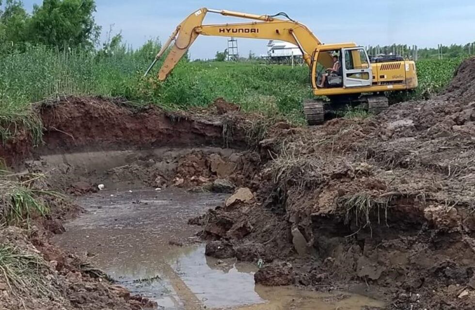 Denuncian la realización de un canal alternativo para acceder a la laguna "El Embudo"
