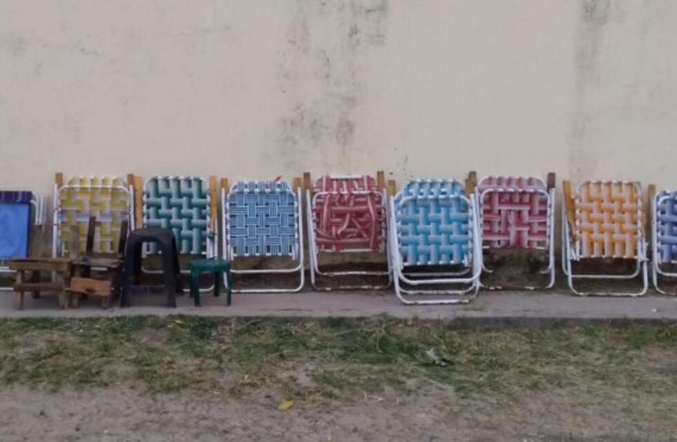 Formosa: secuestraron silletas frente al banco, el clásico en días de pago