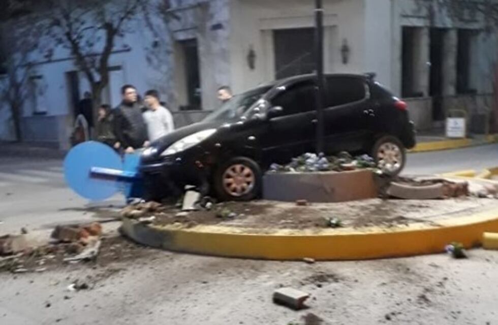 Otro Peugeot... la misma rotonda de calle San Martín