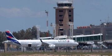 Mendoza pretende la habilitación de vuelos hacia y desde Chile\u002E