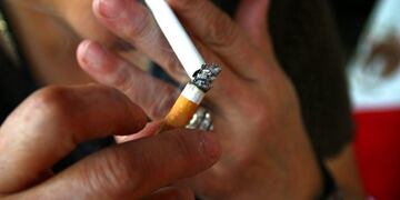 Lucha contra el tabaco: la provincia prohibió fumar en espacios públicos