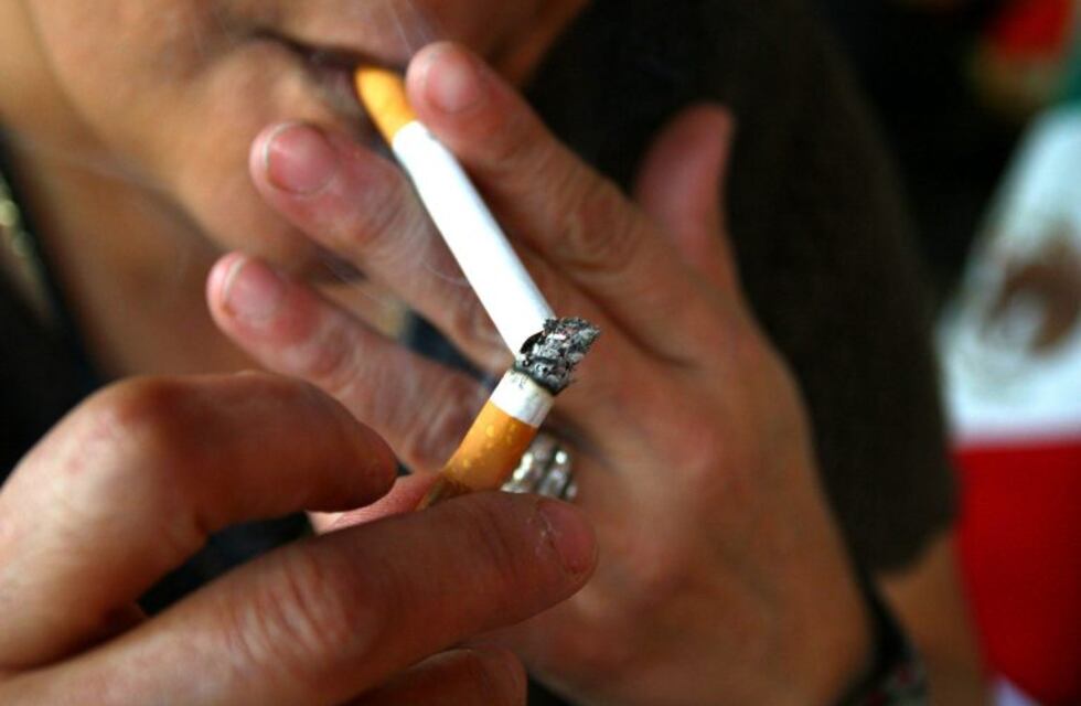 Lucha contra el tabaco: la provincia prohibió fumar en espacios públicos