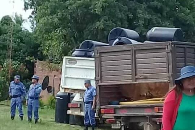 Llegaron los tanques cisterna unas horas después que se inició el corte