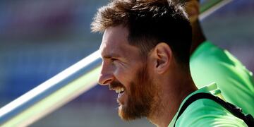 FC Barcelona's Lionel Messi smiles during a training session at the Sports Center FC Barcelona Joan Gamper in Sant Joan Despi, Spain, Saturday, May 20, 2017.  (AP Photo/Manu Fernandez) espau00f1a lionel messi entrenamiento practica del equipo barcelona futbol futbolistas jugadores entrenando