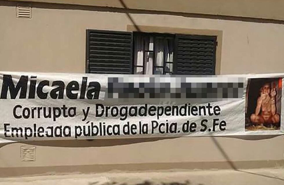 Imputarán a un acosador que colgó un pasacalle con fotos porno falsas en la casa de su ex
