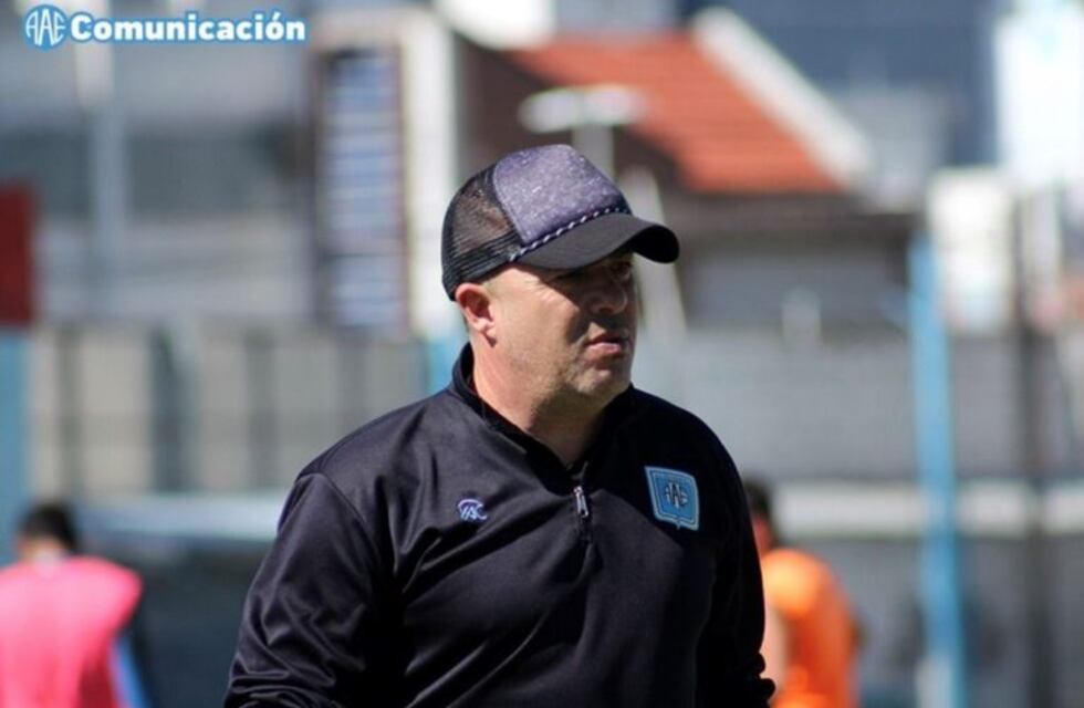 Marcelo Vázquez seguirá como DT de Estudiantes de Río IV en la B Nacional