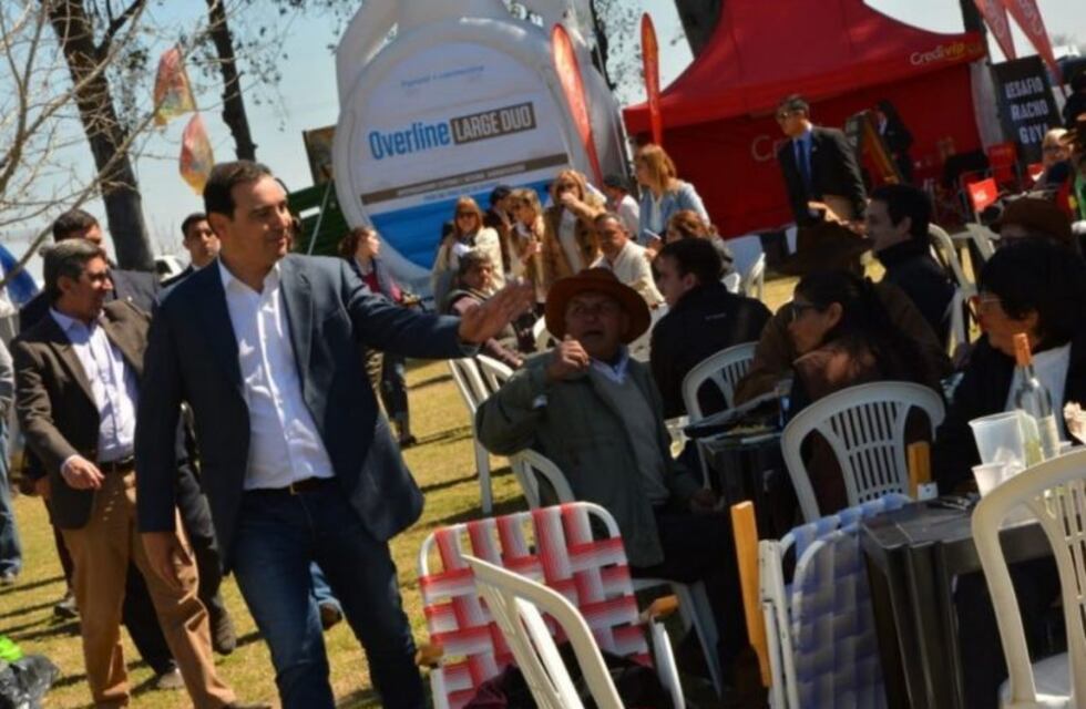 Goya: Valdés firmó un convenio para llevar internet a escuelas rurales