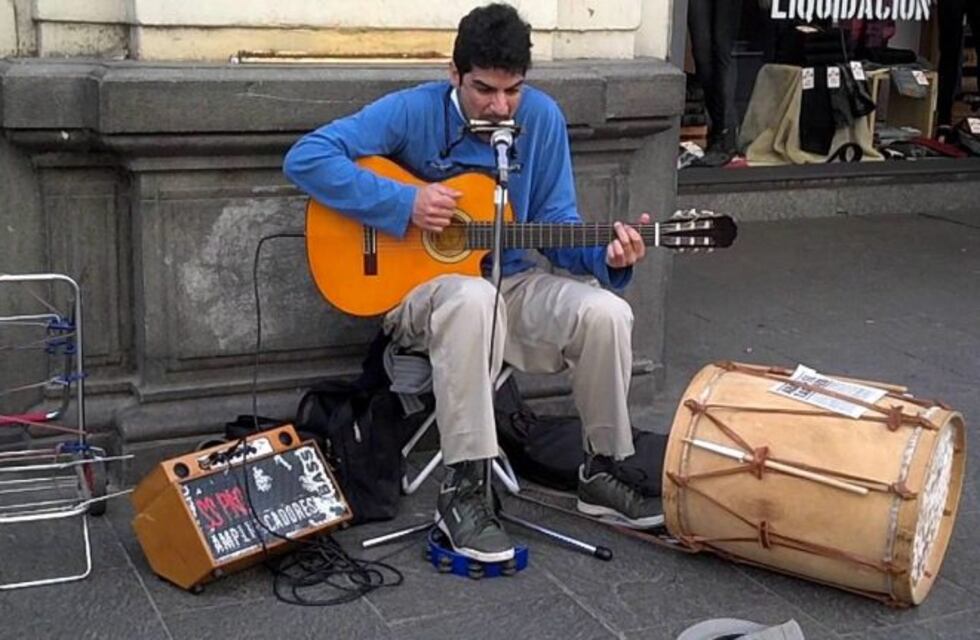 Artistas rosarinos tocarán en la peatonal Córdoba en respaldo al arte callejero