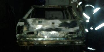 Auto incendiado