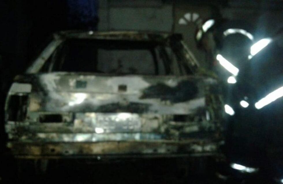 Incendio de auto en Punta Alta