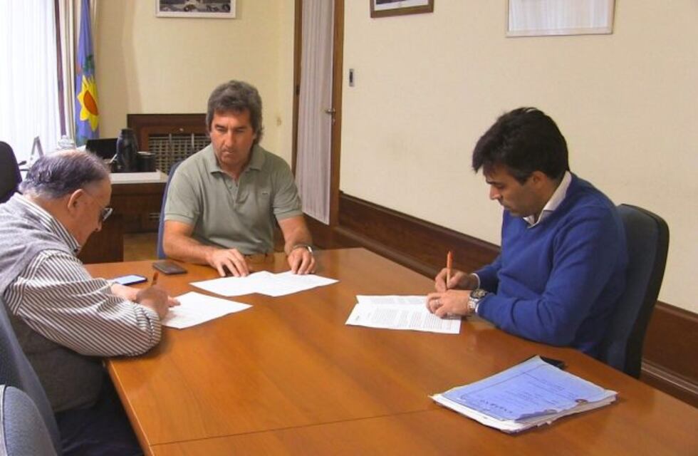 Firma de convenio entre la UPC y el municipio