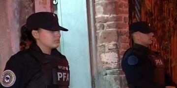 Siete allanamientos de la PFA en 8 domicilios de Rosario
