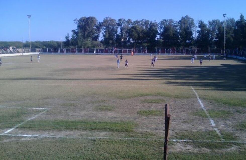 Se derrumbó una torre de iluminación del Club Sportivo Dora en Santiago del Estero