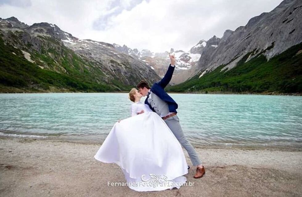Boda color esmeralda: pareja de brasileños dio el "sí" frente al imponente paisaje fueguino
