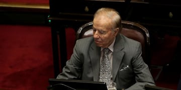 Former Argentine President and senator Carlos Saul Menem attends a session at the Senate in Buenos Aires, Argentina, November 14, 2018\u002E REUTERS/Agustin Marcarian ciudad de buenos aires Carlos Saul Menem sesion por el presupuesto 2019 en el senado votacion presupuesto 2019 camara de senadores senado