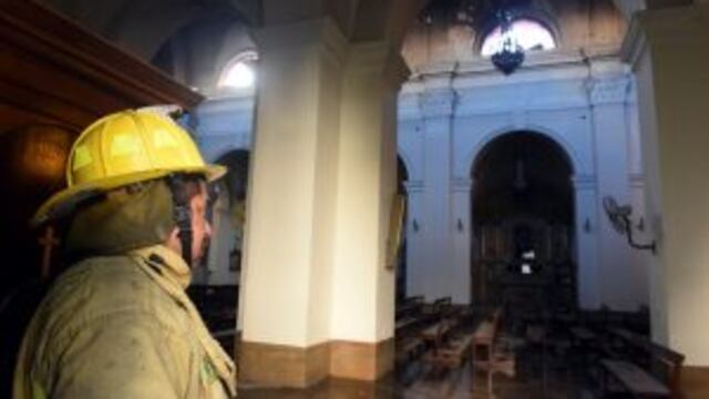 Ya se iniciaron los peritajes para saber si el incendio en la catedral de San Nicolás fue intencional
