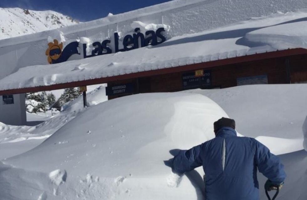 El complejo turístico de Las Leñas está tapado de nieve