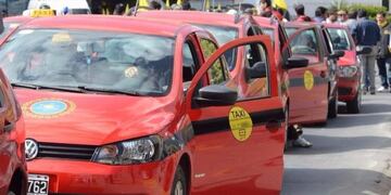 Taxistas se manifestaron en contra de la llegada de Uber a Salta (Web)
