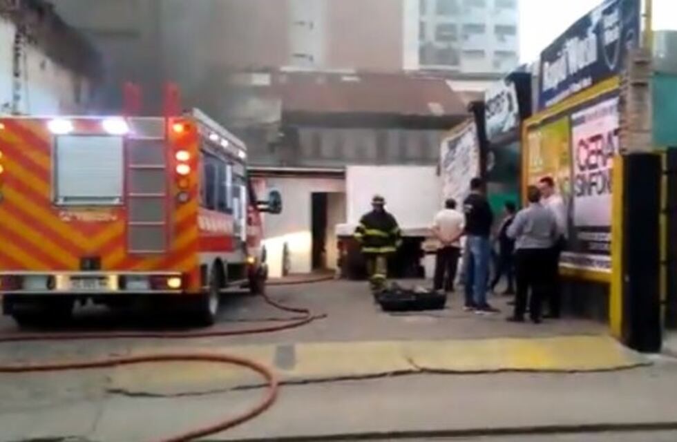 Susto por incendio en una cochera céntrica
