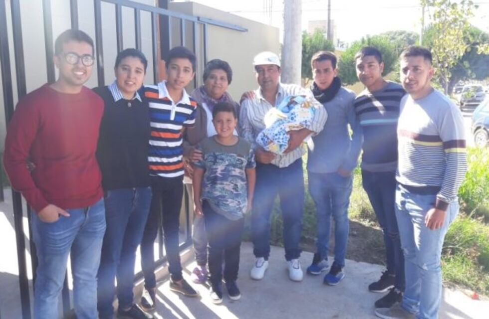 Arroyito: Camilo Ibañez es séptimo hijo varón y ahijado del presidente Macri