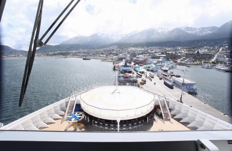 Bertone: "cumpliendo el compromiso asumido en el Seatrade, recibimos al Celebrity Eclipse"