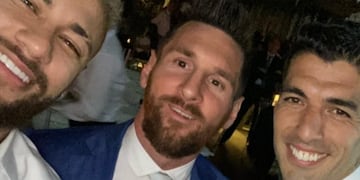 Luis Suárez, Lionel Messi y Neymar, de nuevo juntos en el casamiento del crack uruguayo