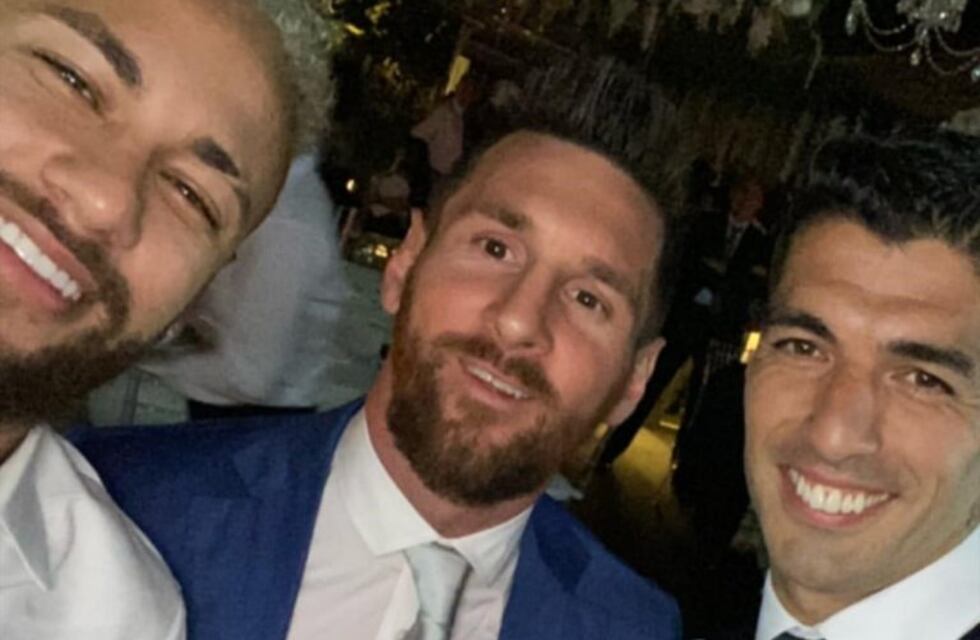 Luis Suárez, Lionel Messi y Neymar, de nuevo juntos en el casamiento del crack uruguayo