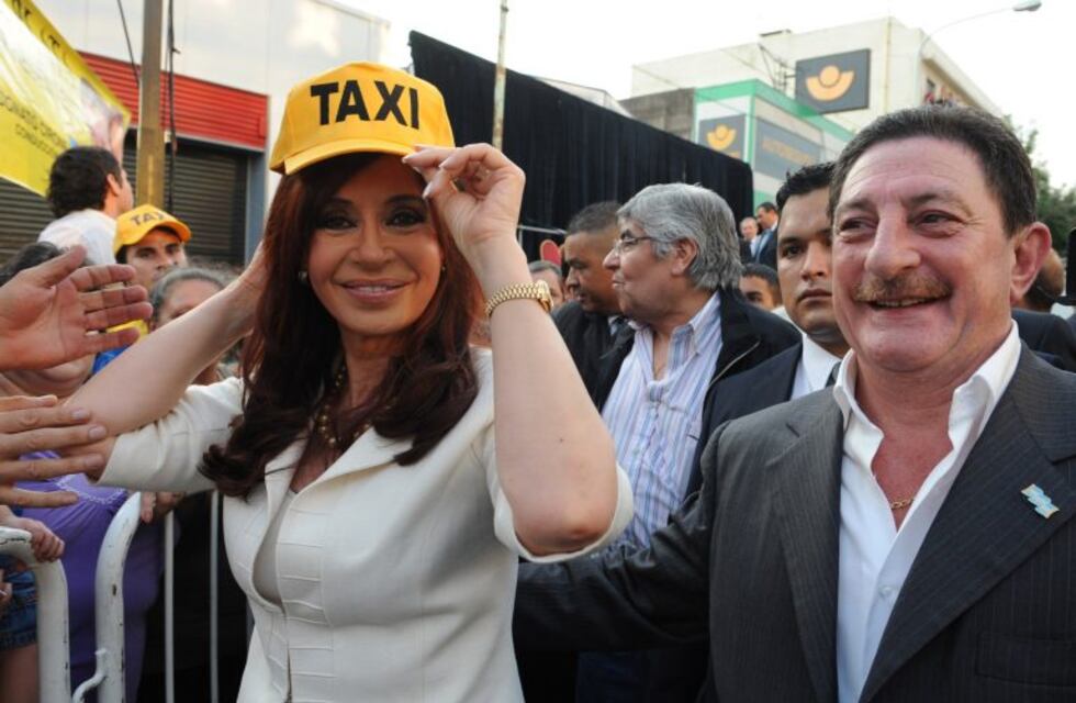 Crean un inédito grupo para vincular pasajeros con taxistas kirchneristas