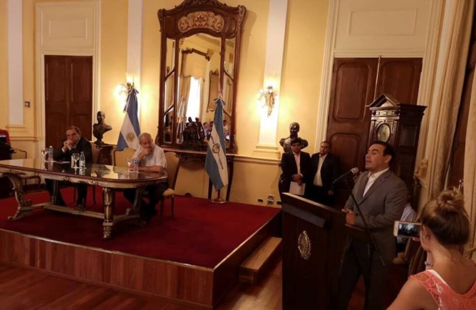 Gustavo Valdés anunció millonaria inversión en obras pluviales