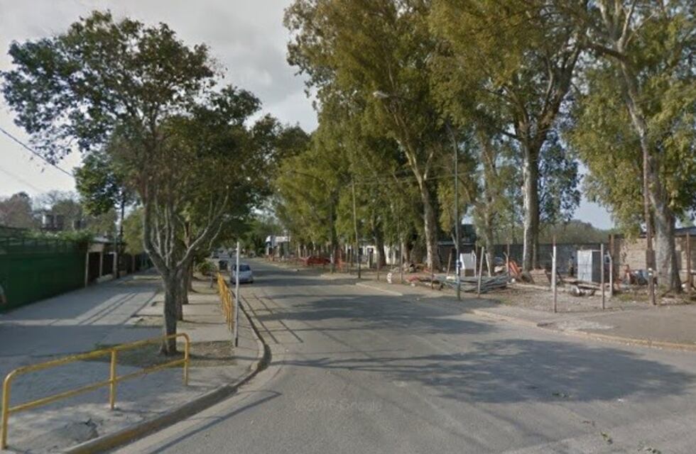 Esperaba el colectivo y lo amenazaron con un pico de botella para robarle la gorra