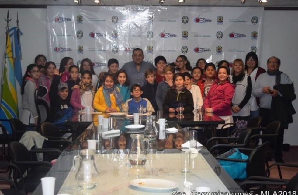 Mediante el programa Turismo y la escuela los estudiantes se reunen con el Intendente