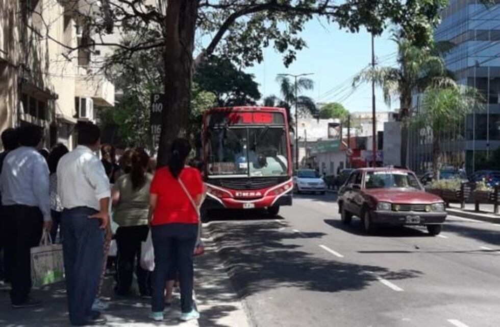 Las líneas 15 y 16 levantaron el paro, los interurbanos siguen con la medida de fuerza