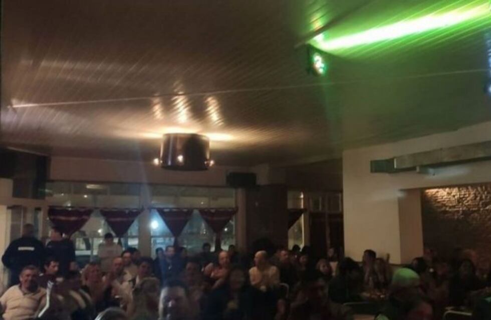 Coronavirus: imputaron al cantante y al dueño del bar por los shows en Las Varillas