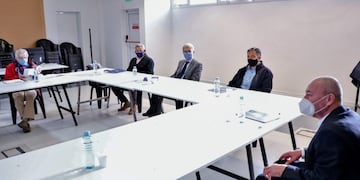El ministro de Economía, Walter Agosto, y el secretario de Trabajo, Juan Manuel Pusineri, recibieron a los gremialistas\u002E (@gobsantafe)