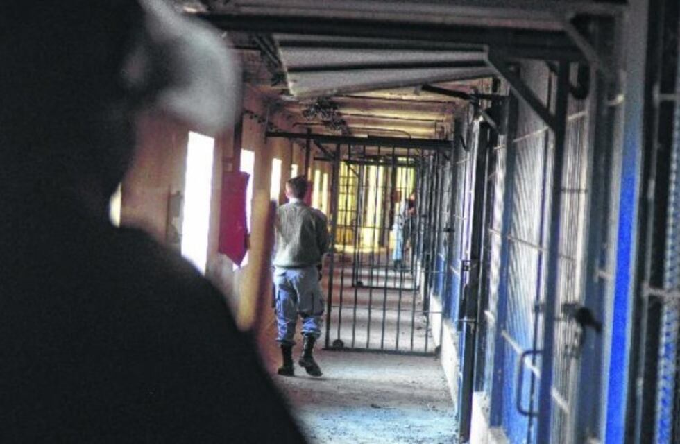 Limitarán el uso de celulares en las cárceles de Río Negro