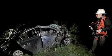 Así quedó un coche tras el paso del tornado en Los Angeles, Chile (Reuters)