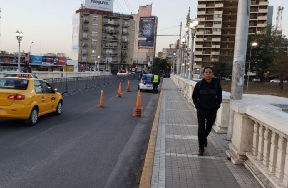 Intentó robarle a un taxista, pero fue apuñalada en barrio Remedios de Escalada