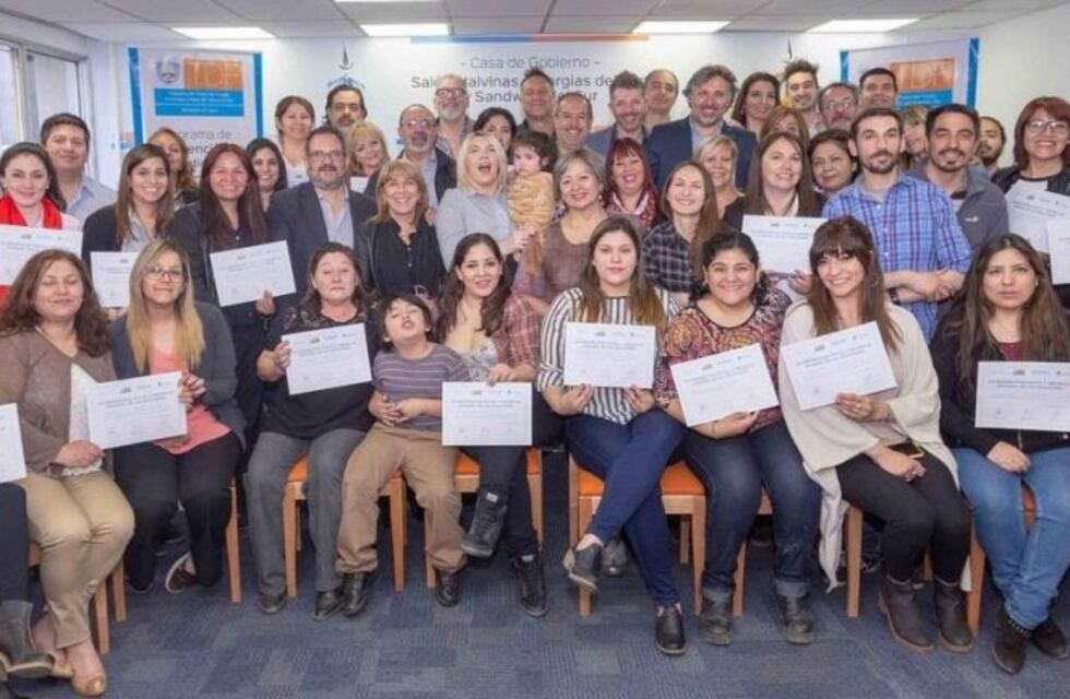 La gobernadora presidió el acto de cierre del curso de Vulnerabilidad Social y Abordaje Integral