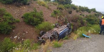 Manejaba alcoholizado y volcó con su auto en Bariloche