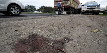 Un vigilador privado fue atropellado por un camionero sobre la Ruta Nacional 11.