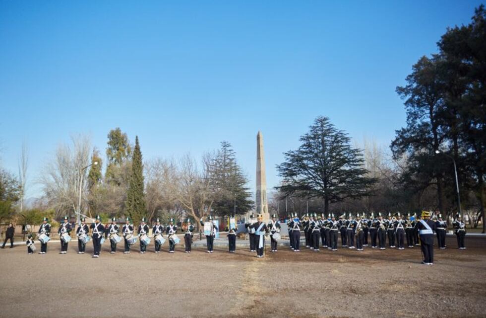 Estudiantes mendocinos realizaron la promesa a la Bandera en Plumerillo