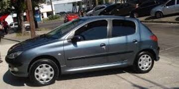 El Peugeot 206 fue desarmado por completo\u002E En el torpedo del auto se encontró la droga y una importante suma de dinero\u002E