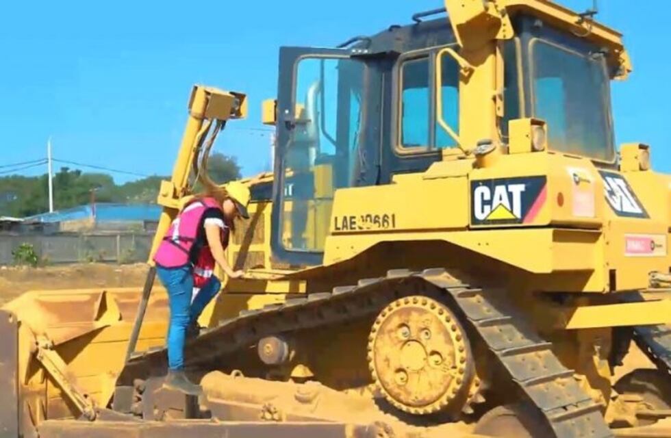 Solicitan mujeres para manejar máquinas de Vialidad Provincial