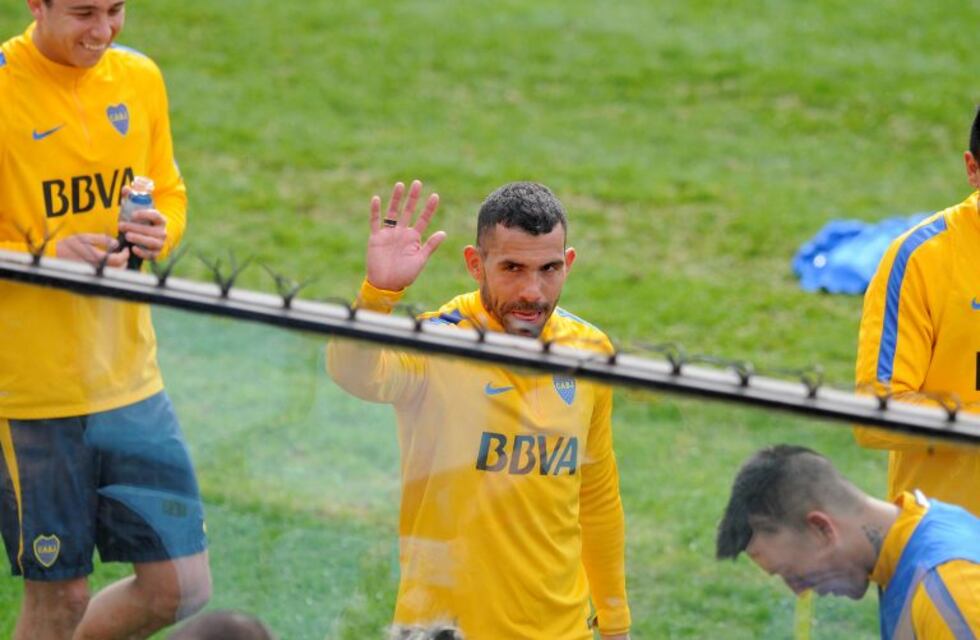 Tevez trabajó diferenciado por una dolencia en la rodilla y es duda para enfrentar a Olimpia el domingo