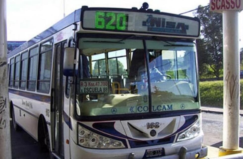 Le cotaron la cara a un colectivero de la línea 620 para robarle
